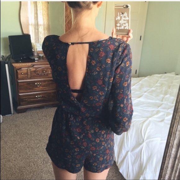 Open-Back Long Sleeve Floral Romper - Picture 3 of 6